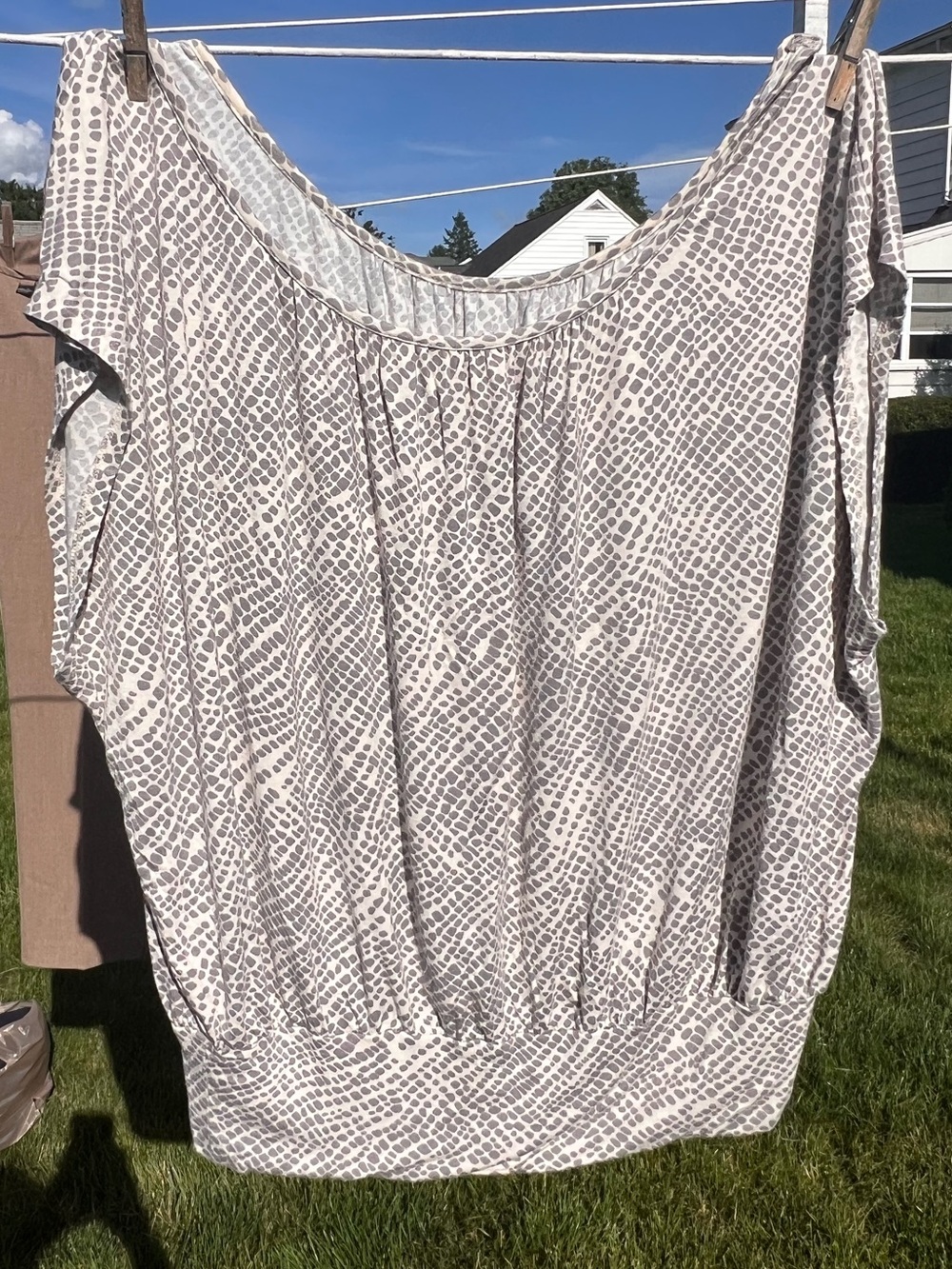 Victor Alfaro gray & white snake print top